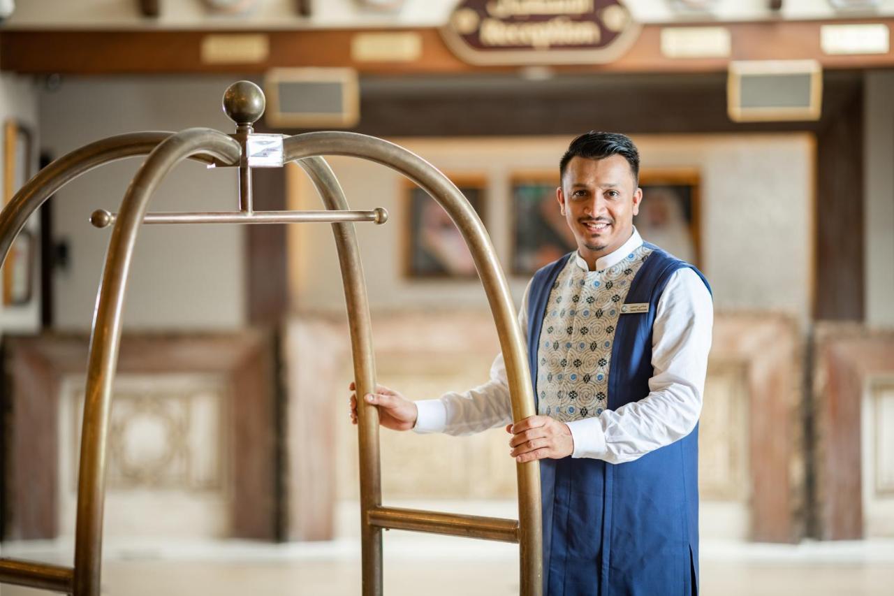 מכה Anjum Makkah Hotel מראה חיצוני תמונה Receptionist at a luxury hotel