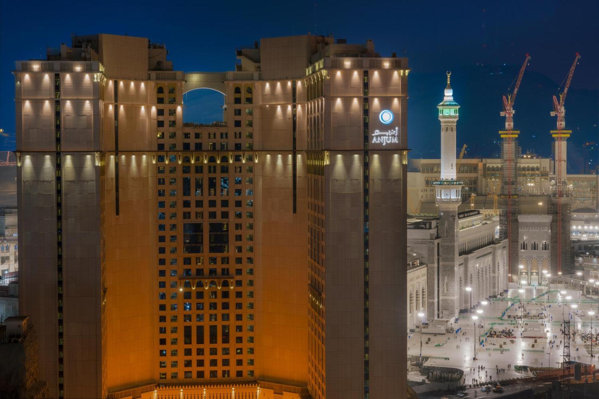 מכה Anjum Makkah Hotel מראה חיצוני תמונה The Kingdom Tower at night