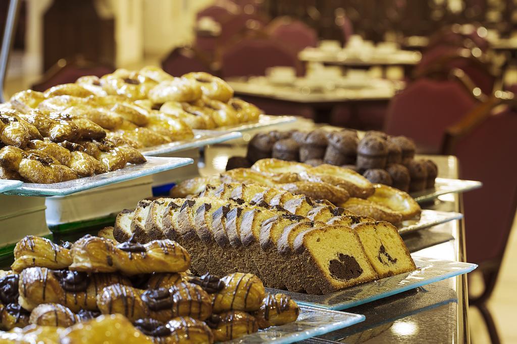 מכה Anjum Makkah Hotel מראה חיצוני תמונה A selection of Italian pastries